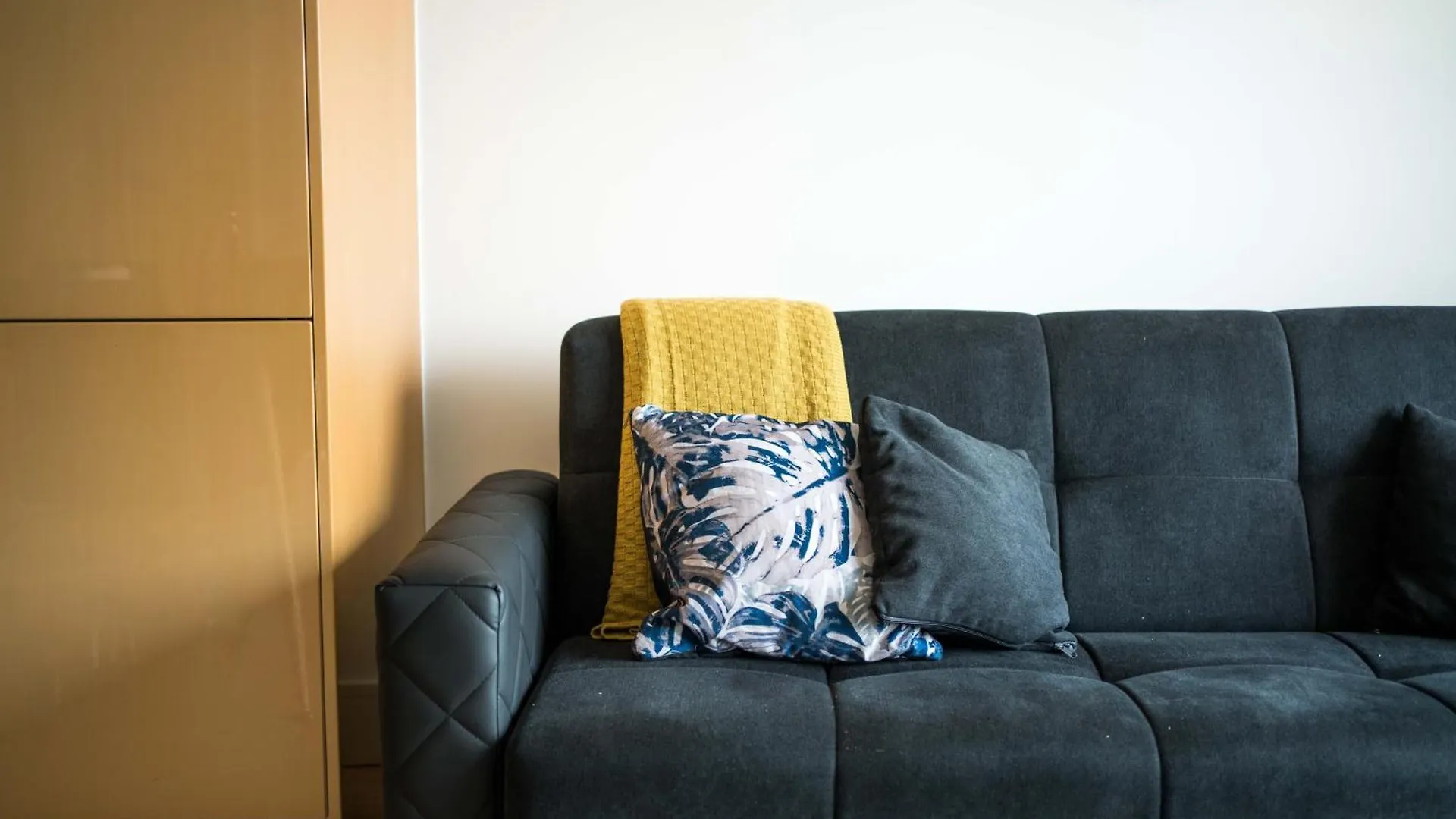 Immaculate 1-Bed 1-Bath Apartment In London Area