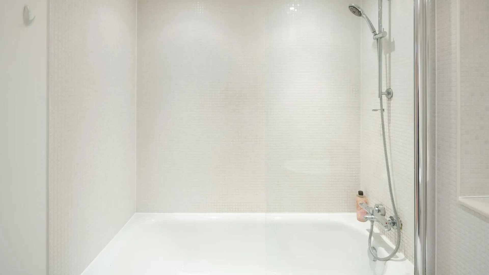 Immaculate 1-Bed 1-Bath Apartment In London Area United Kingdom