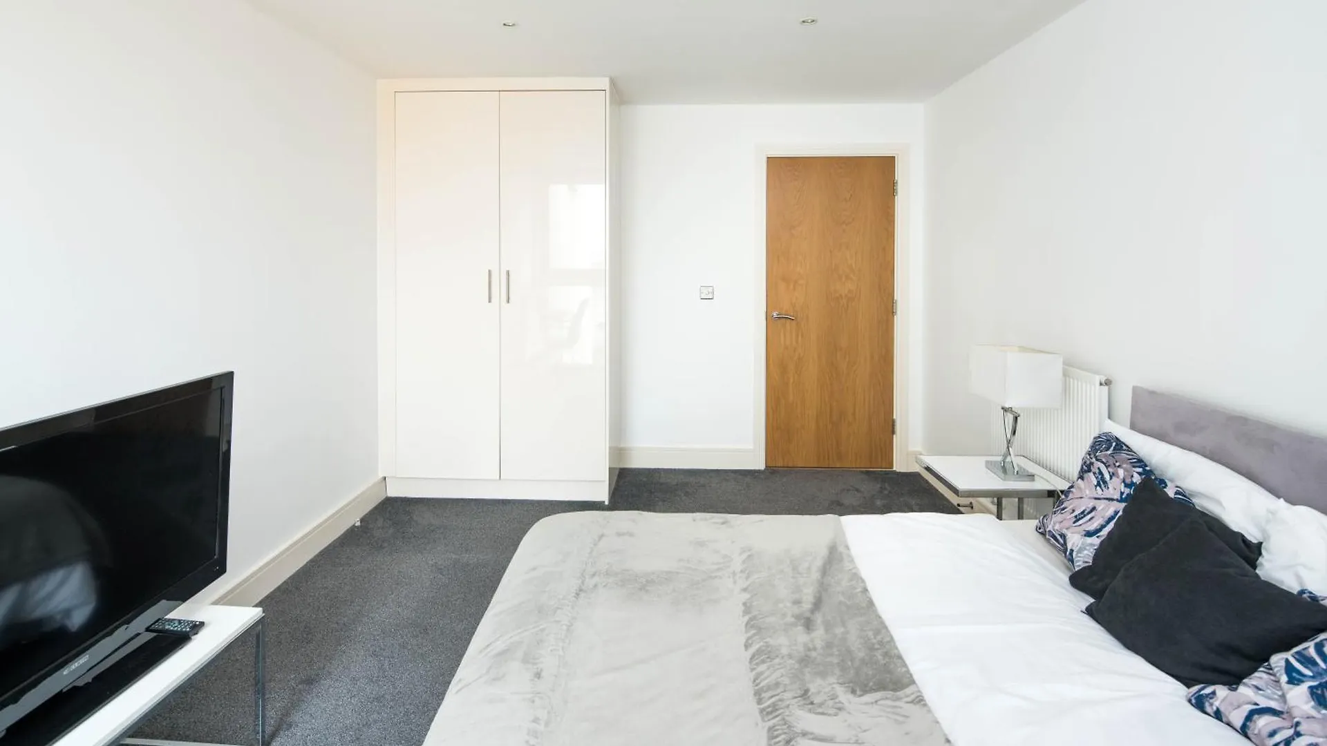 Immaculate 1-Bed 1-Bath Apartment In London Area United Kingdom