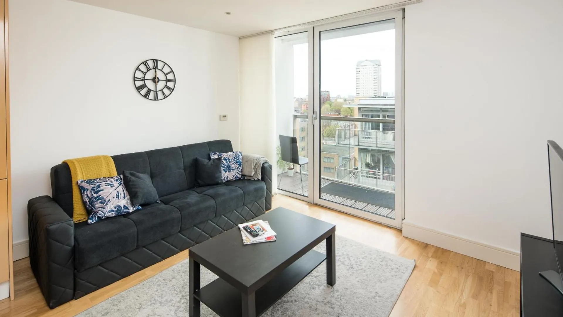 Immaculate 1-Bed 1-Bath Apartment In London Area