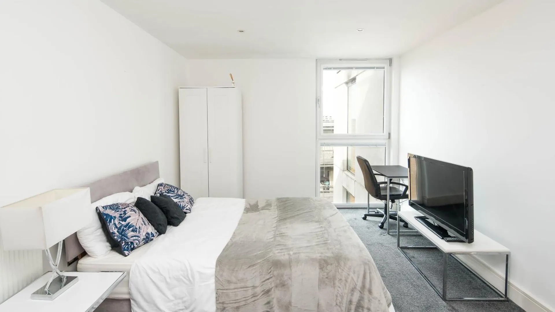 Immaculate 1-Bed 1-Bath Apartment In London Area