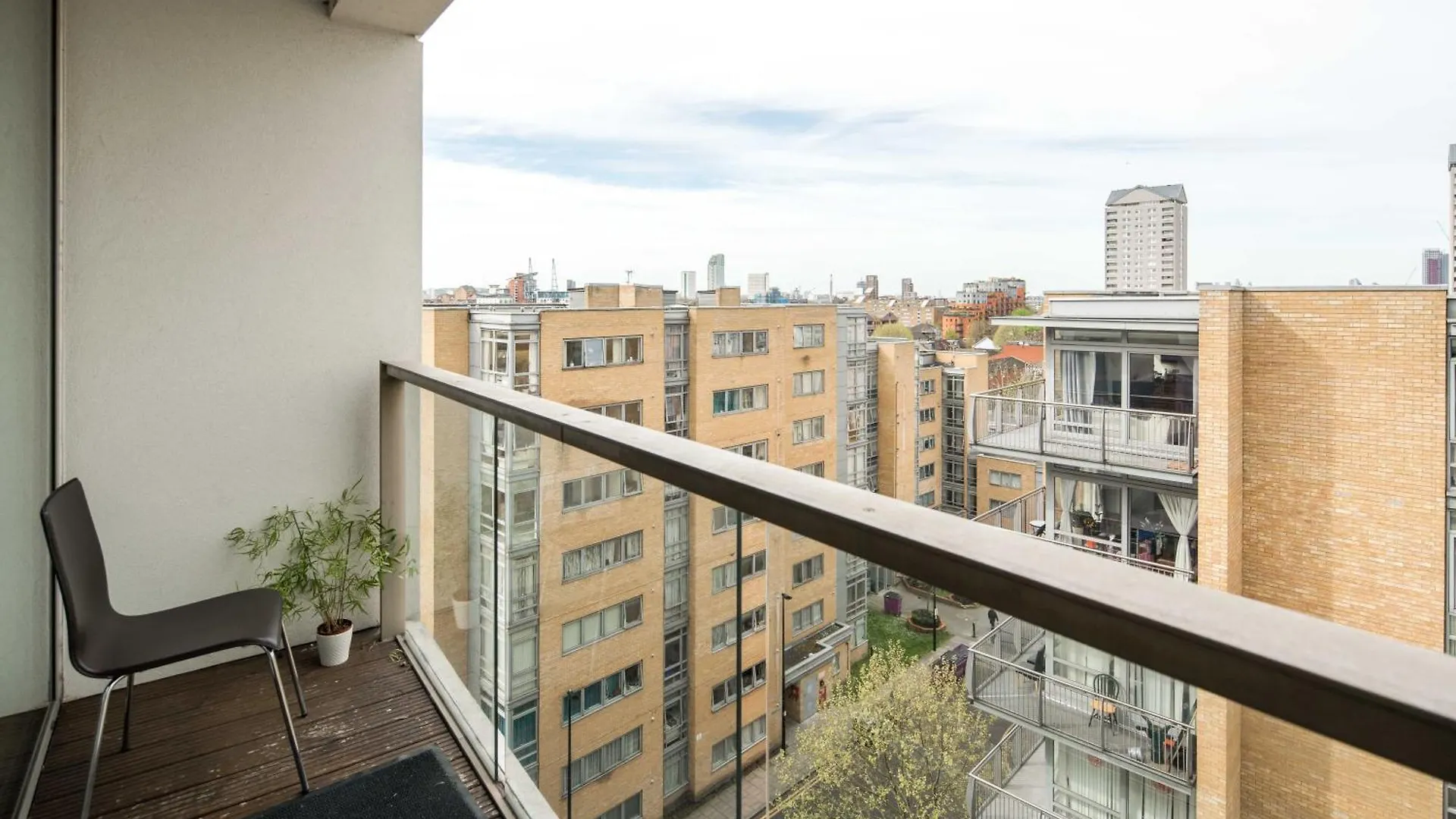 Immaculate 1-Bed 1-Bath Apartment In London Area